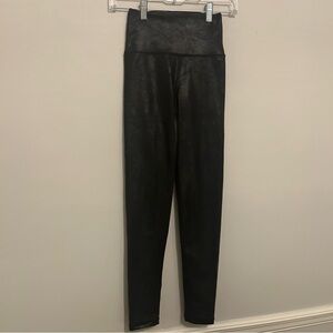 Aerie Offline Black Silver Shiny Leggings Sz xs x-small